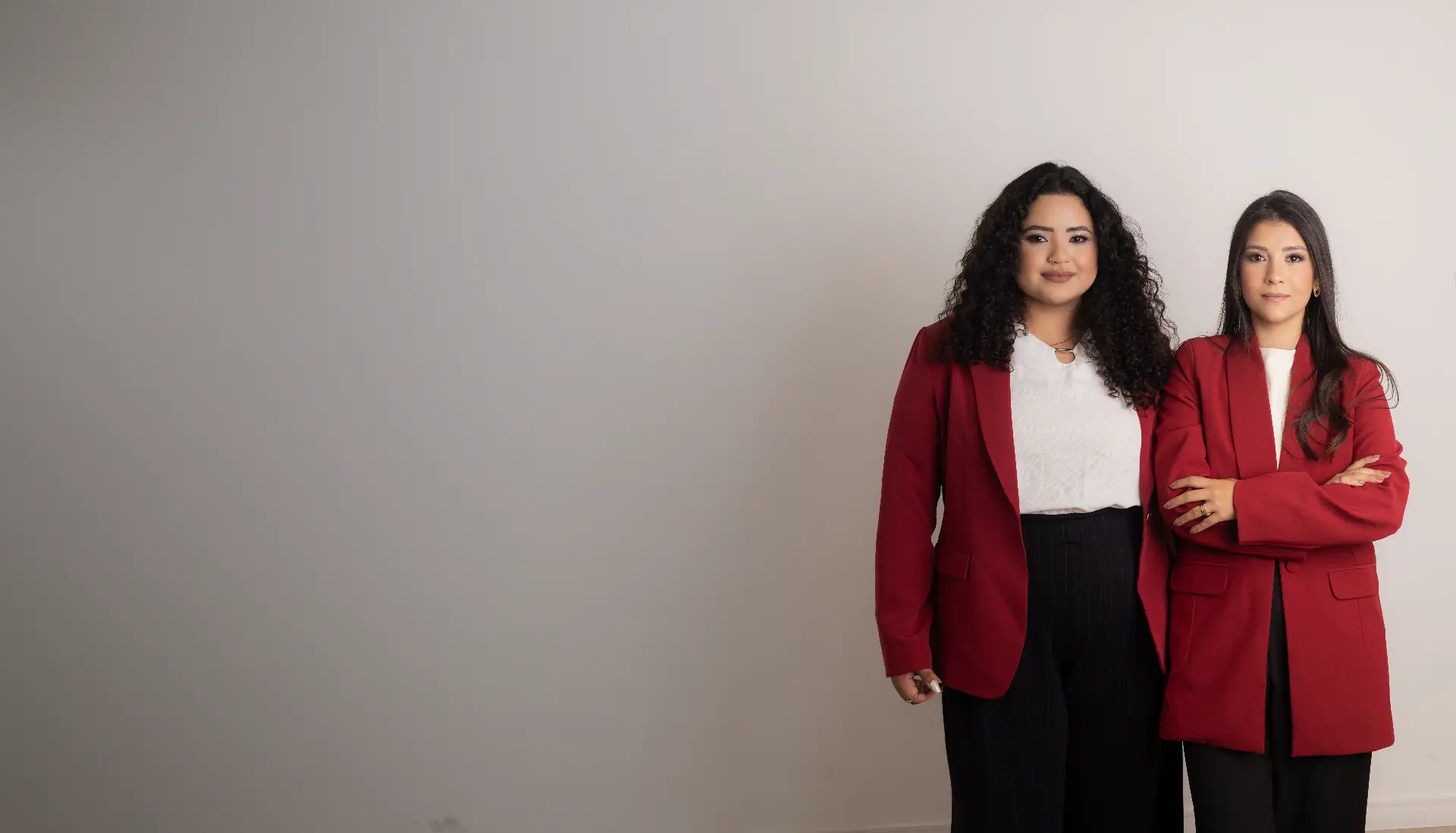 As advogadas Izabela e Kethrelly no escritório